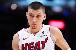 希罗然手术：七月份训练脚部出现刺痛 医生诊断里面有多余的骨头