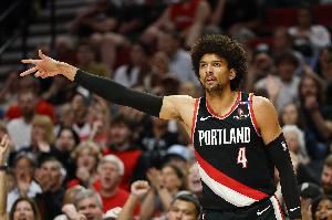 塞布尔：设想球队排兵布阵很有趣 我们有最佳防守阵容级别的球员