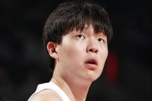 媒体人：杨瀚森被爵士内线打爆了 没摘得任何1个篮板确实有点离谱图片