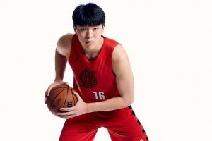 杨瀚森需要提升的地方还很多 特别是力量上的差距、犯规多的问题图片