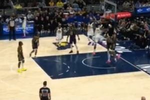 连续轰炸篮筐!库明加试探步突破防守后双手暴扣!