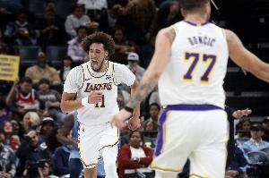 接球就投扔三分？海斯：那只是一个节奏中的投篮 我经常练这个