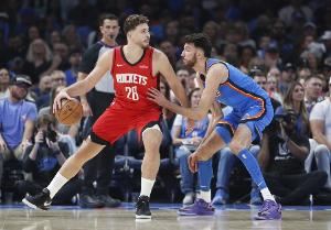 组织戏份增加!申京上赛季前6场场均仅3.7次助攻 这赛季7.3助攻