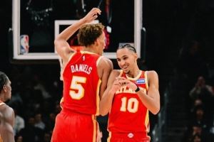 残阵老鹰本场送出37次助攻 三分命中率41% 且逼出湖人19次失误