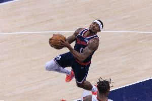 追梦:别再拿鲍威尔贬低比尔了 鲍威尔年薪2000万 比尔就500万